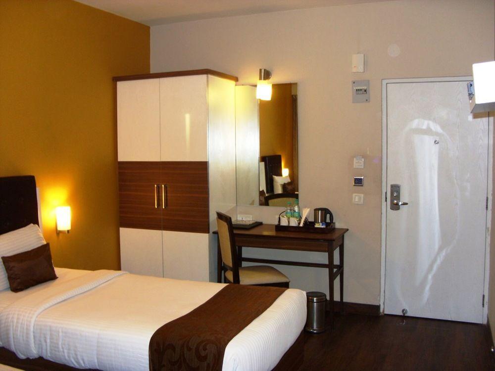 Mango Hotels, Samed Agra Agra  Exteriör bild