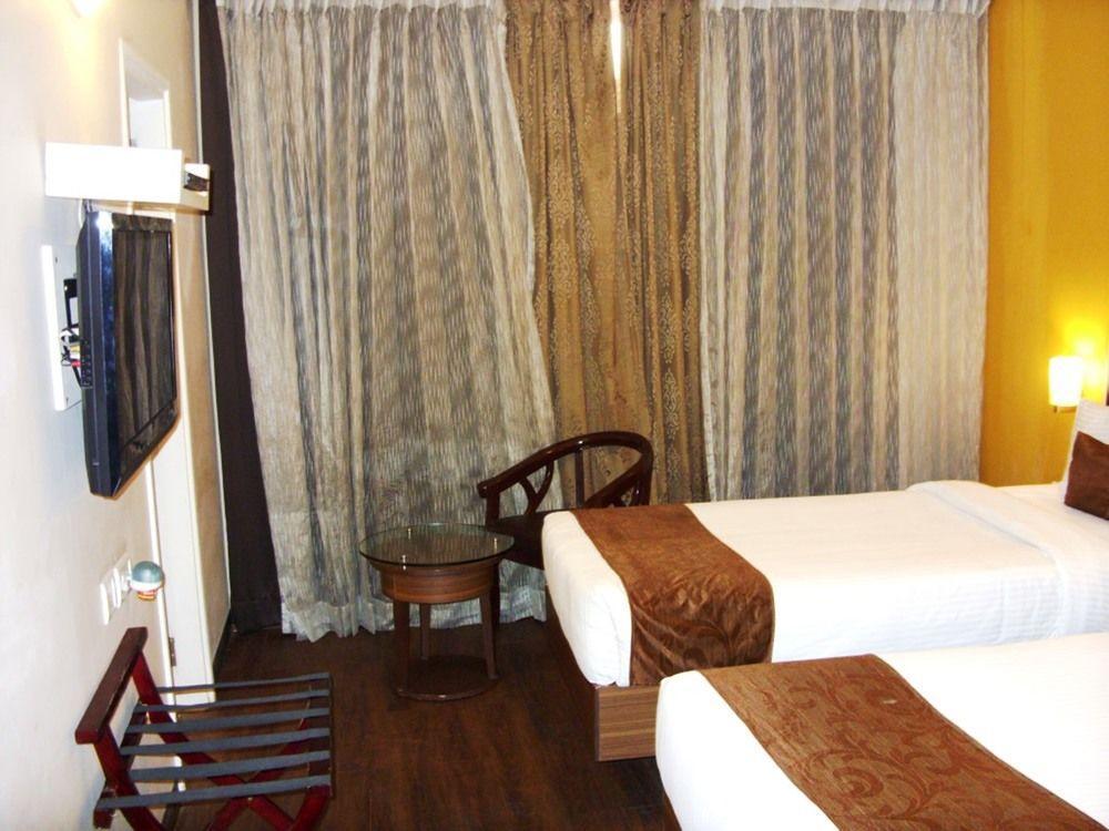 Mango Hotels, Samed Agra Agra  Exteriör bild